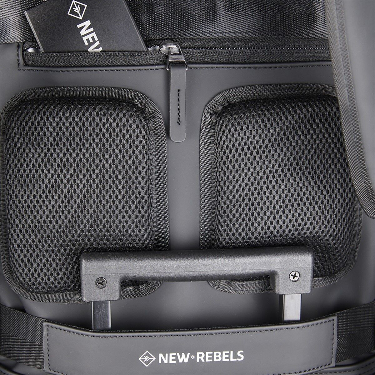Reflect - Milwaukee Rucksack silber