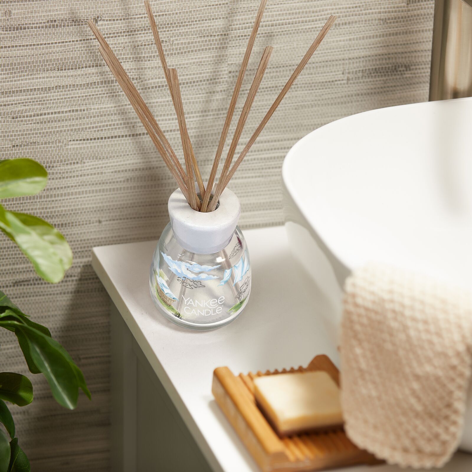 Clean Cotton Signature Reed Diffuser 100ml Clean Cotton Signature Reed Diffuser 100ml