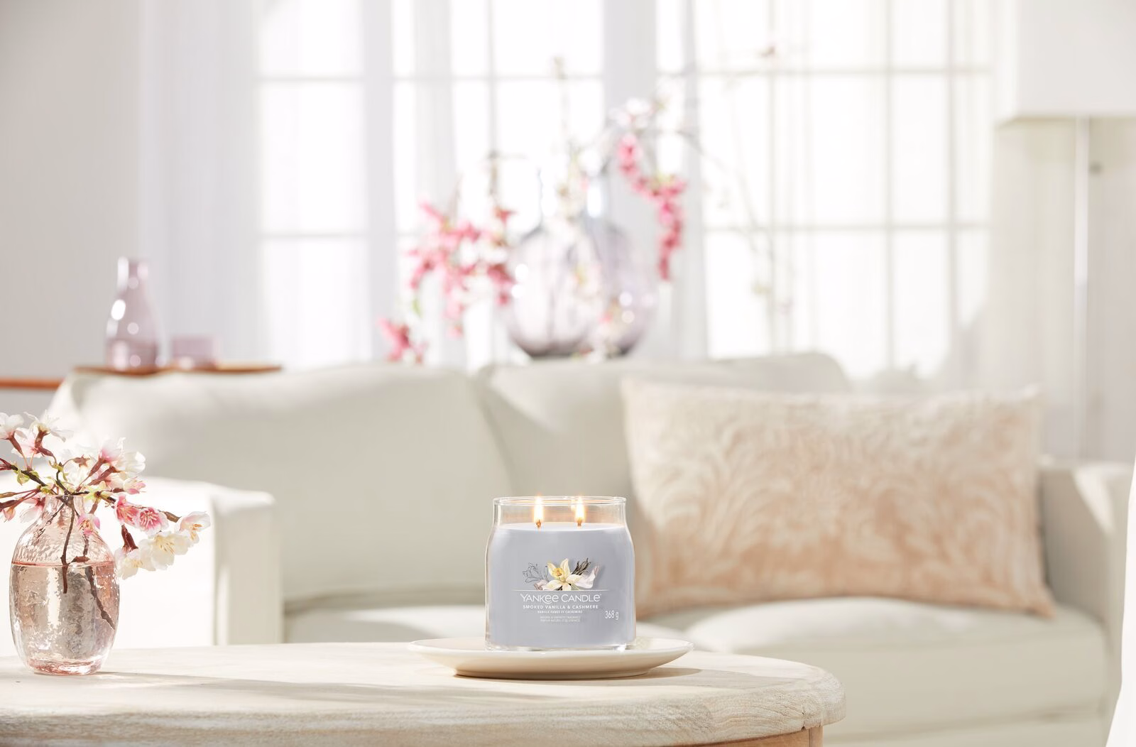Smoked_vanilla__cashmere_medium-1 Smoked Vanilla & Cashmere Signature Medium Jar 368g 2-Docht