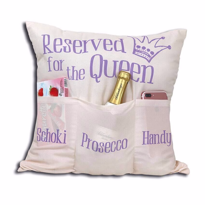 8803_01 Reserved for the Queen Kissen mit 3 Einstecktaschen