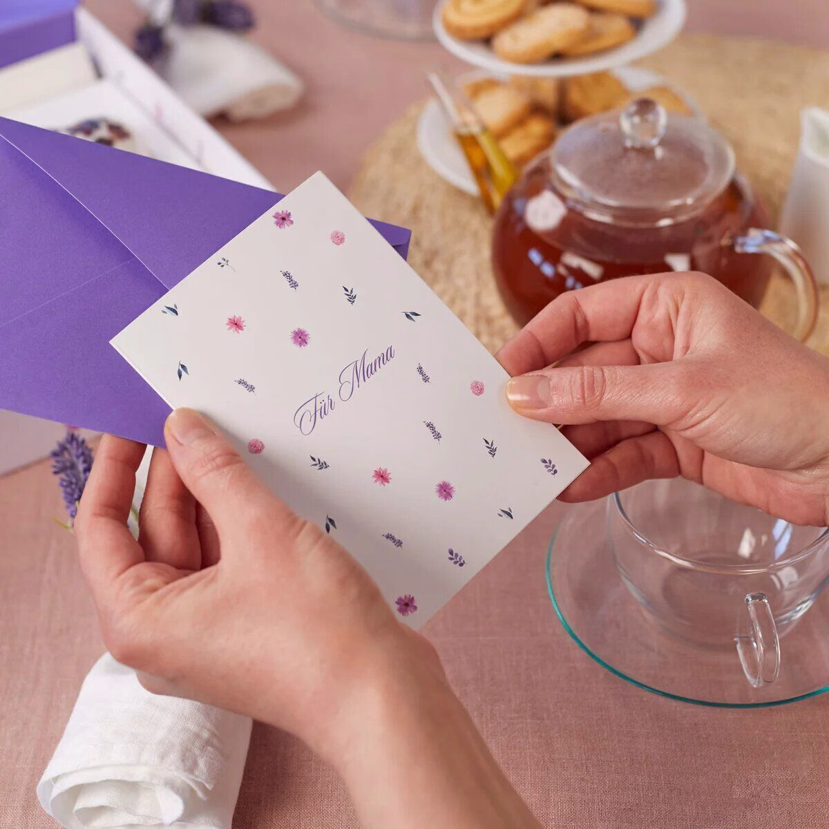 a1c21f4f40e06d713fe3339965046a33e957927a_Mom_Bundle___GP_3_DE_2048x Geschenkbox Mama 400g Halskette/Armband