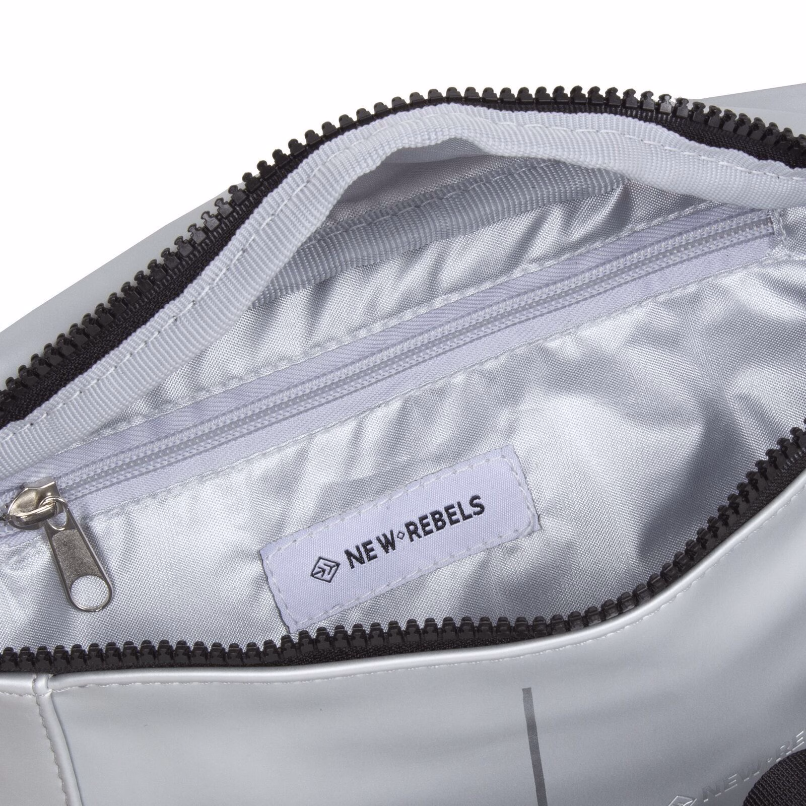 kNp0tmK8 Gürteltasche Mart silber metallic