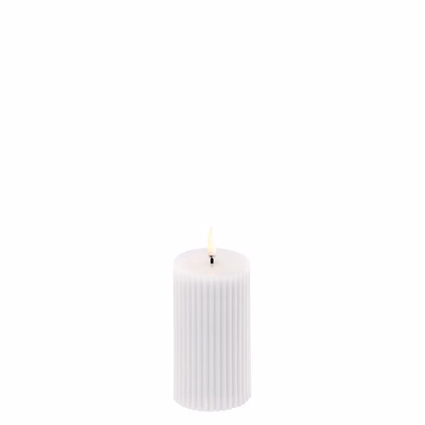 Uyuni LED Stumpenkerze 5,8x10cm Nordic White geriffelt