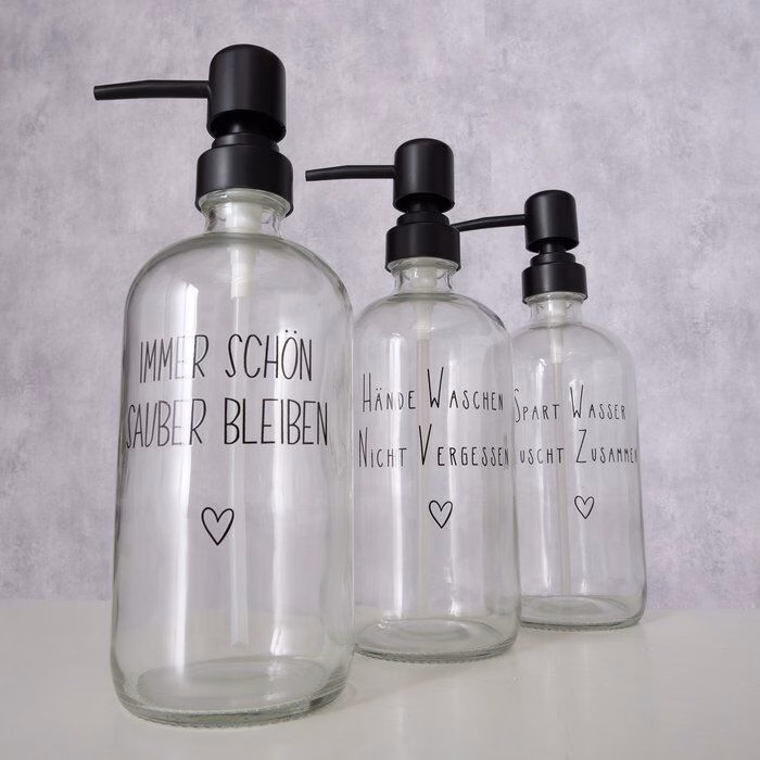 Ambientebild-_osIalDx-large Seifenspender 500ml "Spart Wasser - Duscht zusammen"
