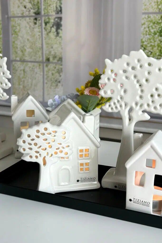 Lichthaus Civorio mit Baum Vita klein LED cremeweiß