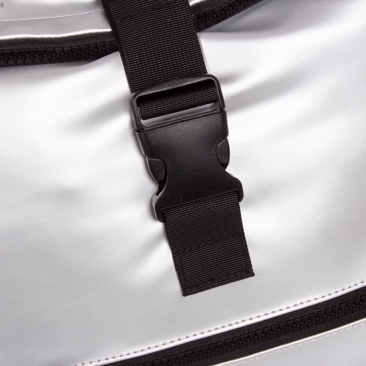 Mart - New York Rolltop Rucksack silber metallic