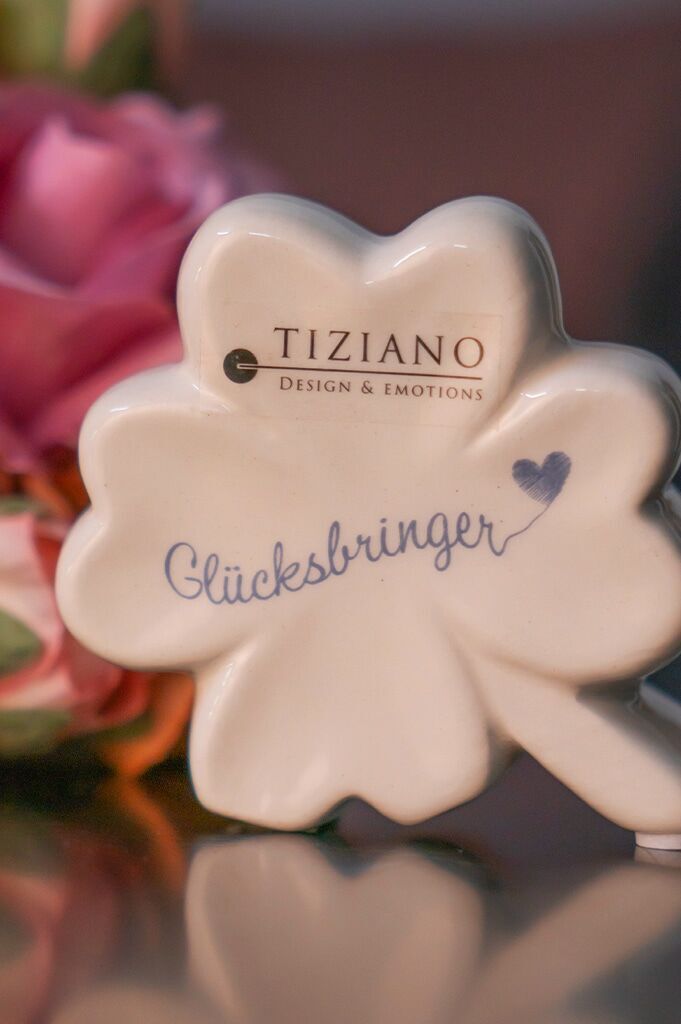 alegra-gluecksbringer-weiss-creme-detail Deko Glücksbringer Alegra 9cm