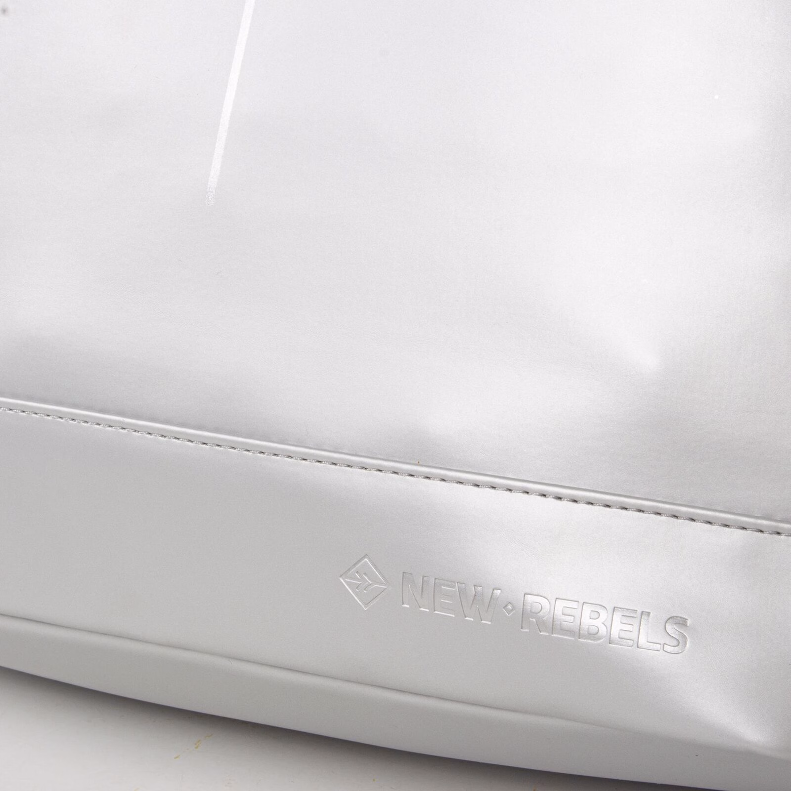 Mart - New York Rolltop Rucksack silber metallic