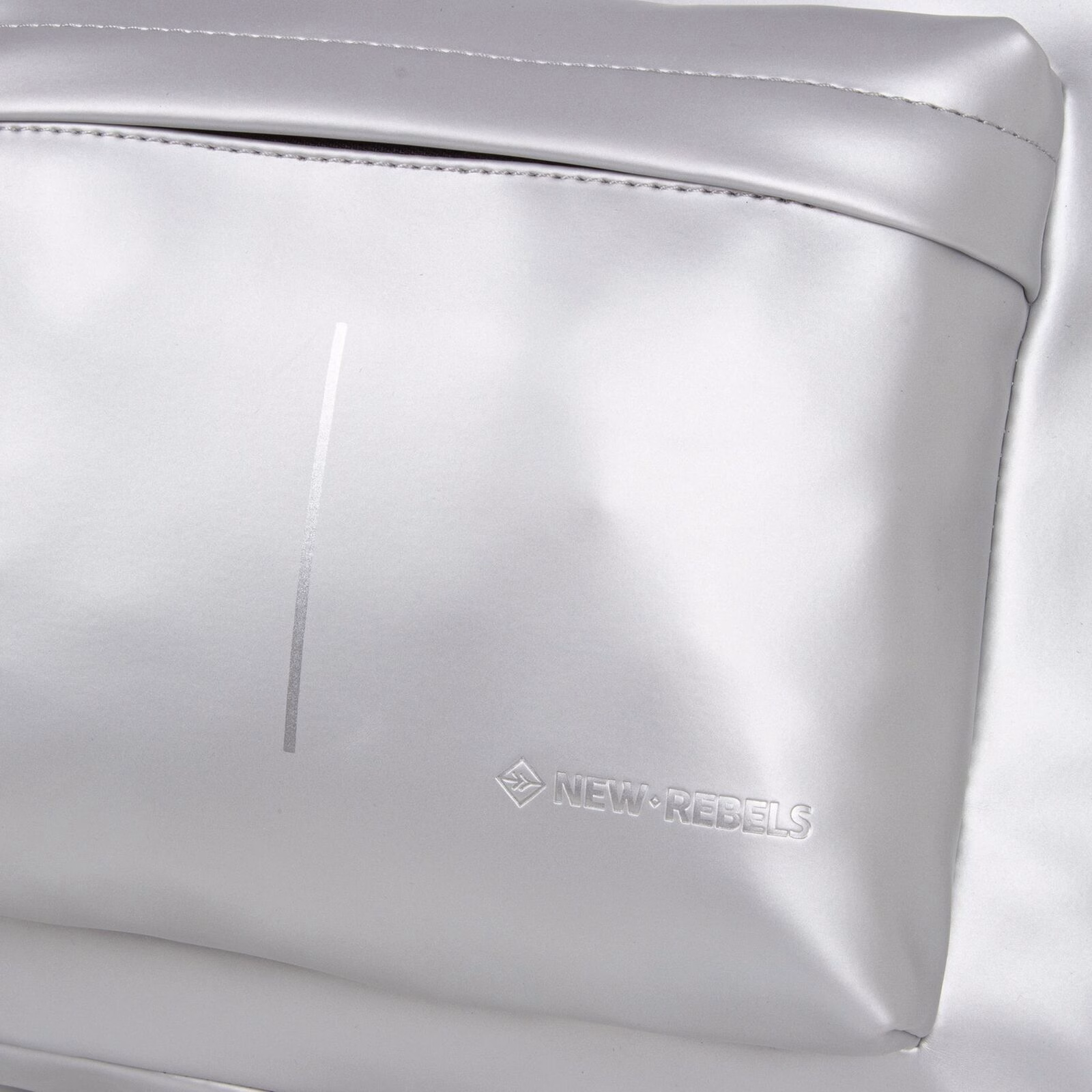 BcRRvhlw Mart - Chicago Rucksack silber metallic