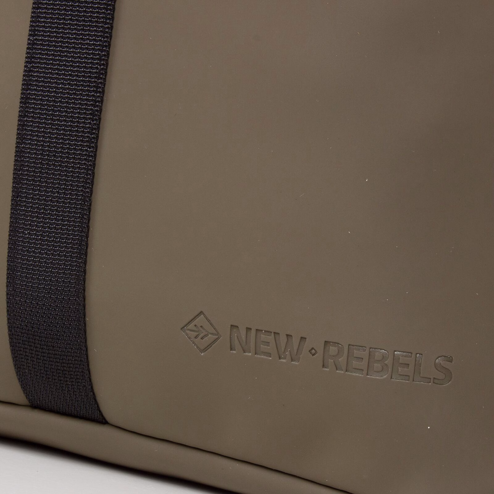 J6gkOq5k Mart - Los Angeles Rolltop Mini Rucksack olive