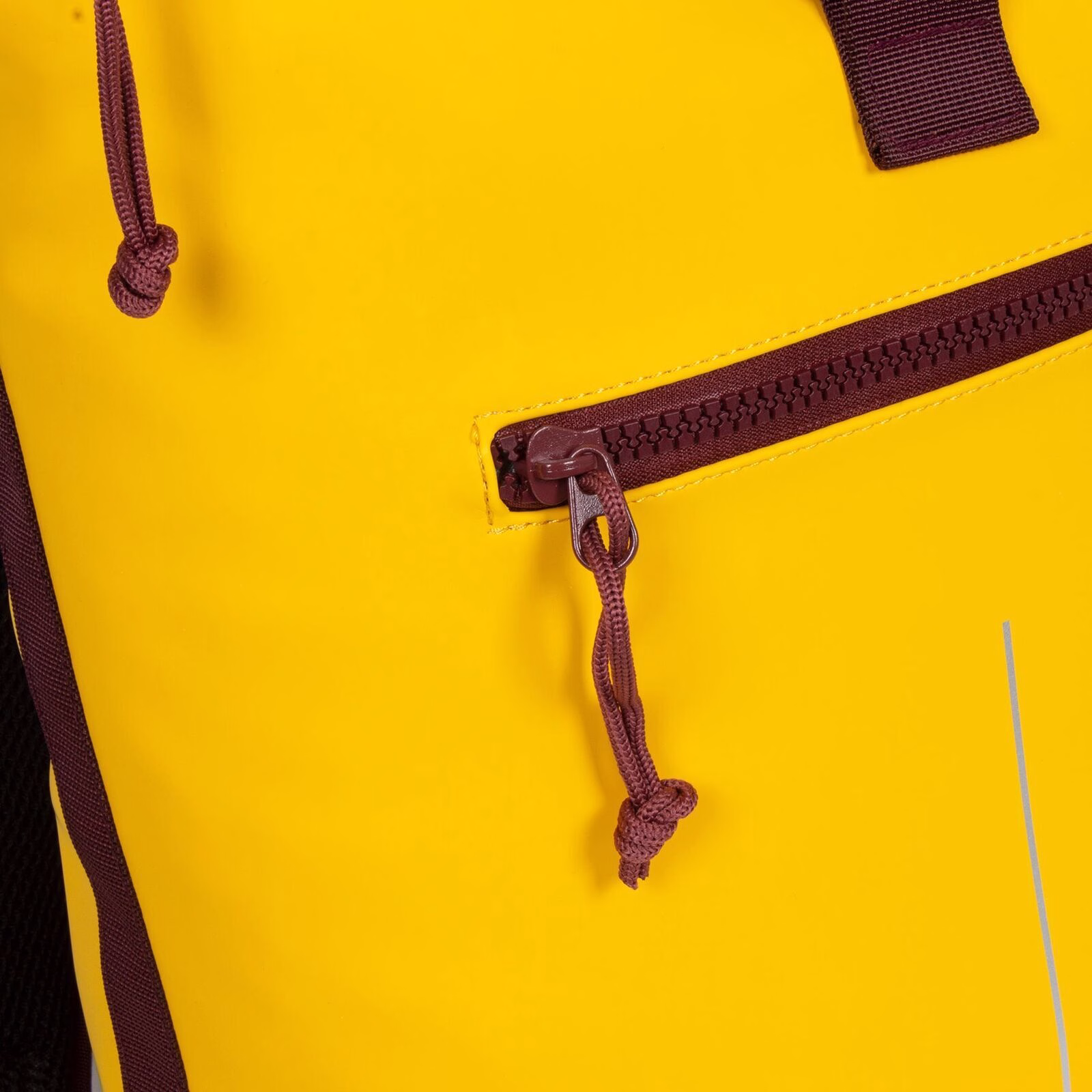 vJavTGhM Tim - New York Rolltop Rucksack gelb/burgund