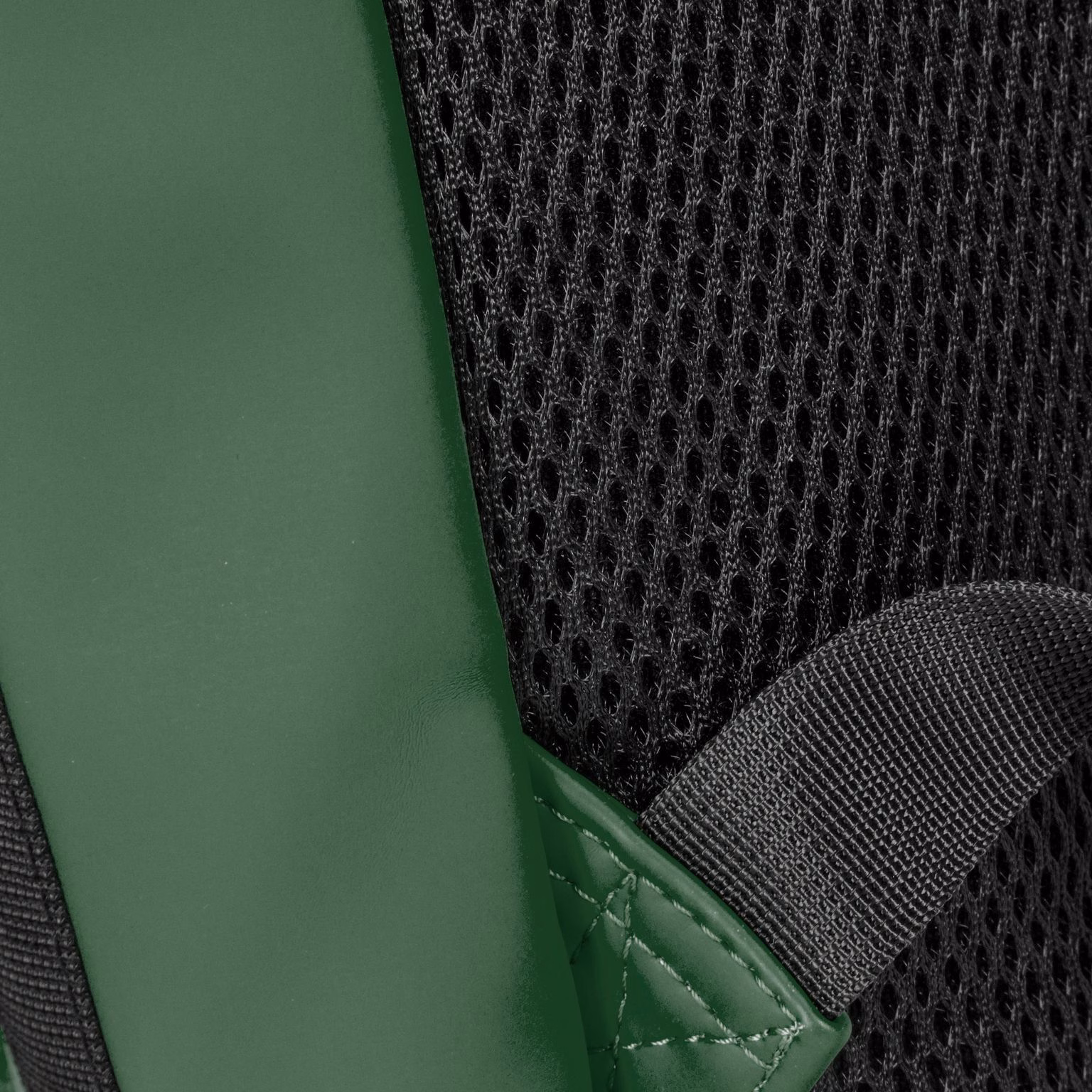 Q8Aah9u0 Mart - New York Rolltop Rucksack dunkelgrün