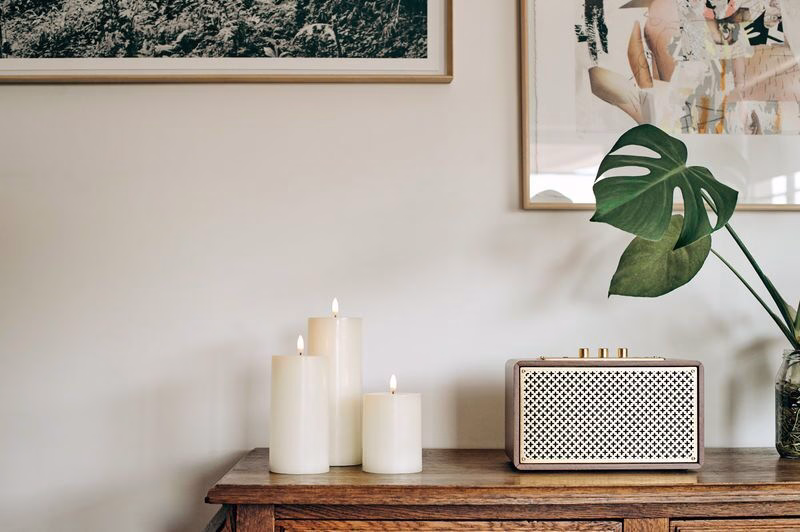 Pillar-Candles-ivory-next-to-speaker-small Uyuni LED Stumpenkerze 5x7,5cm ivory