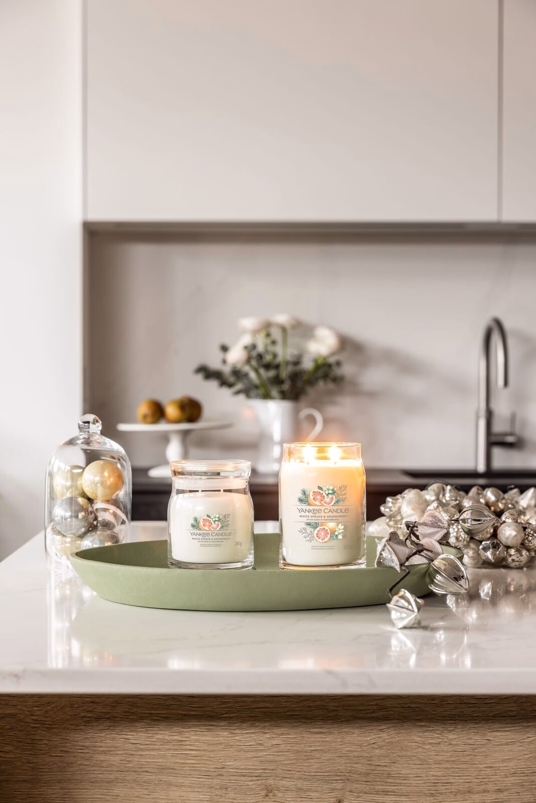 White Spruce & Grapefruit Signature Medium Jar 368g 2-Docht