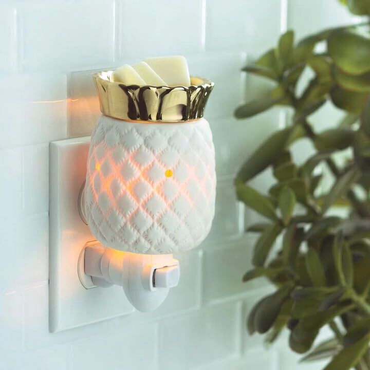 WHITE-PINEAPPLE-Ananas-Duftlampe-3 White Pineapple Duftlampe für die Steckdose