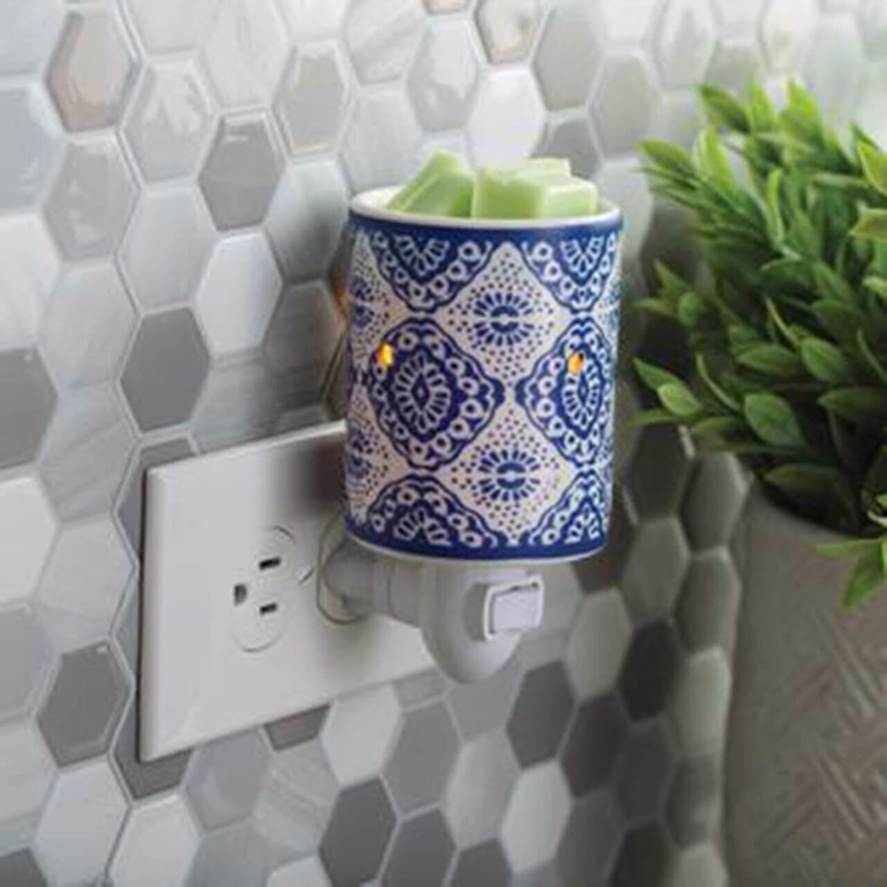 Indigo Porcelain für die Steckdose