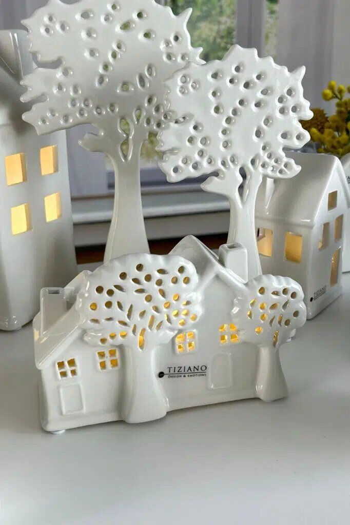 Doppelhaus Civorio mit Baum Vita 18cm LED cremeweiß Doppelhaus Civorio mit Baum Vita 18cm LED cremeweiß
