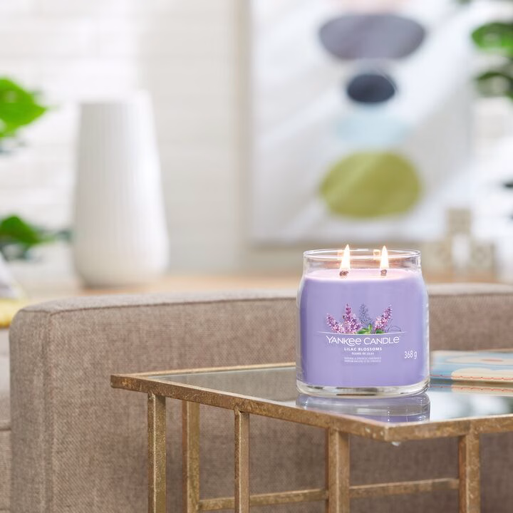 Lilac Blossoms Signature Medium Jar 368g 2-Docht