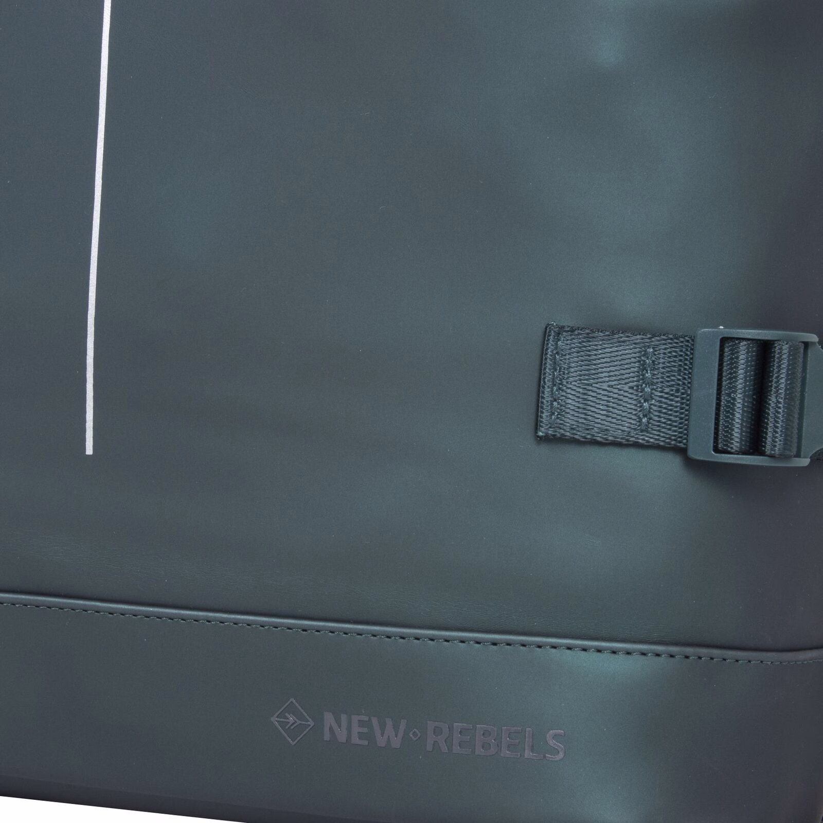4v36oLos William - Riverside Rolltop Rucksack dunkelgrün metallic