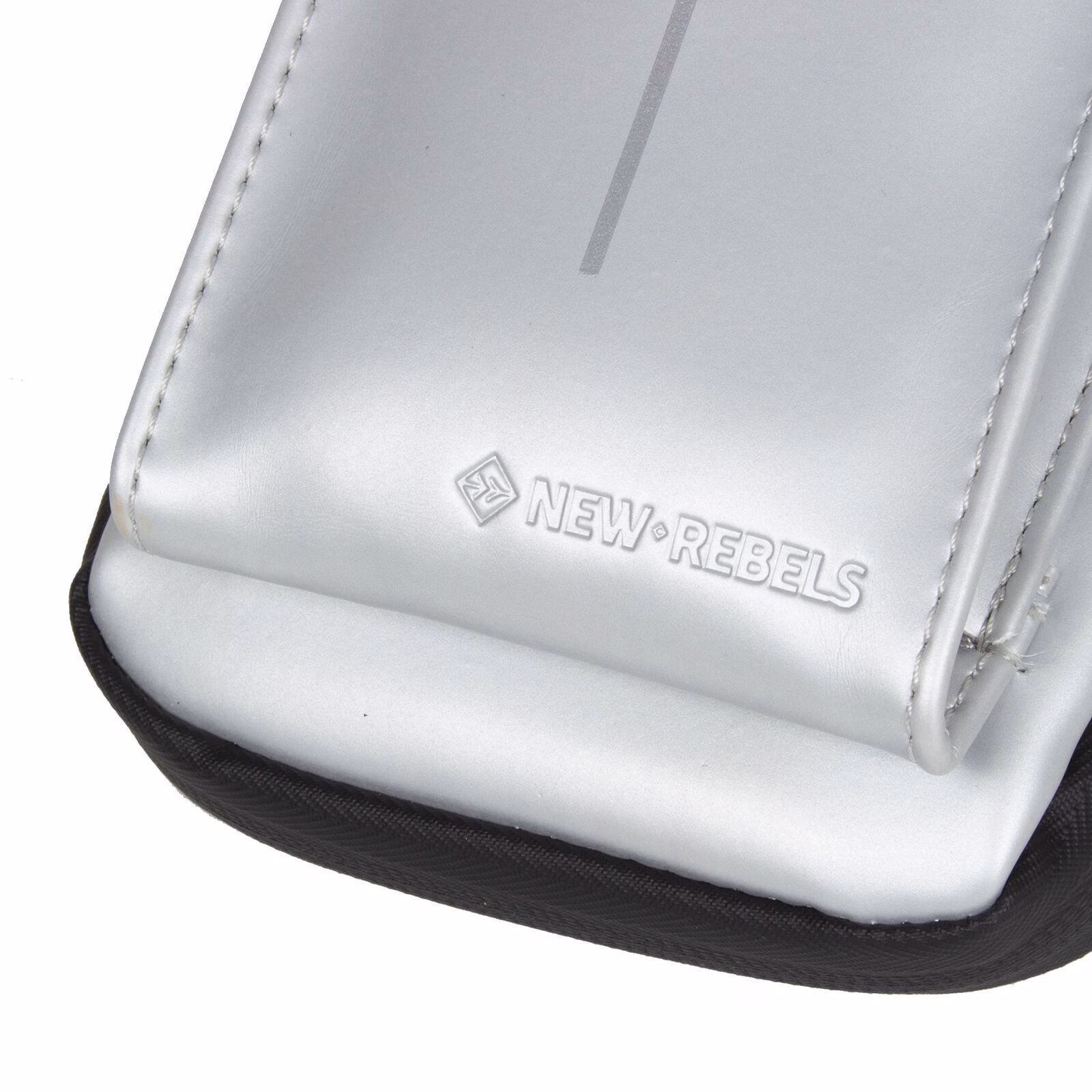 Mart - Cincinatti Handytasche mit Geldbörse silber metallic