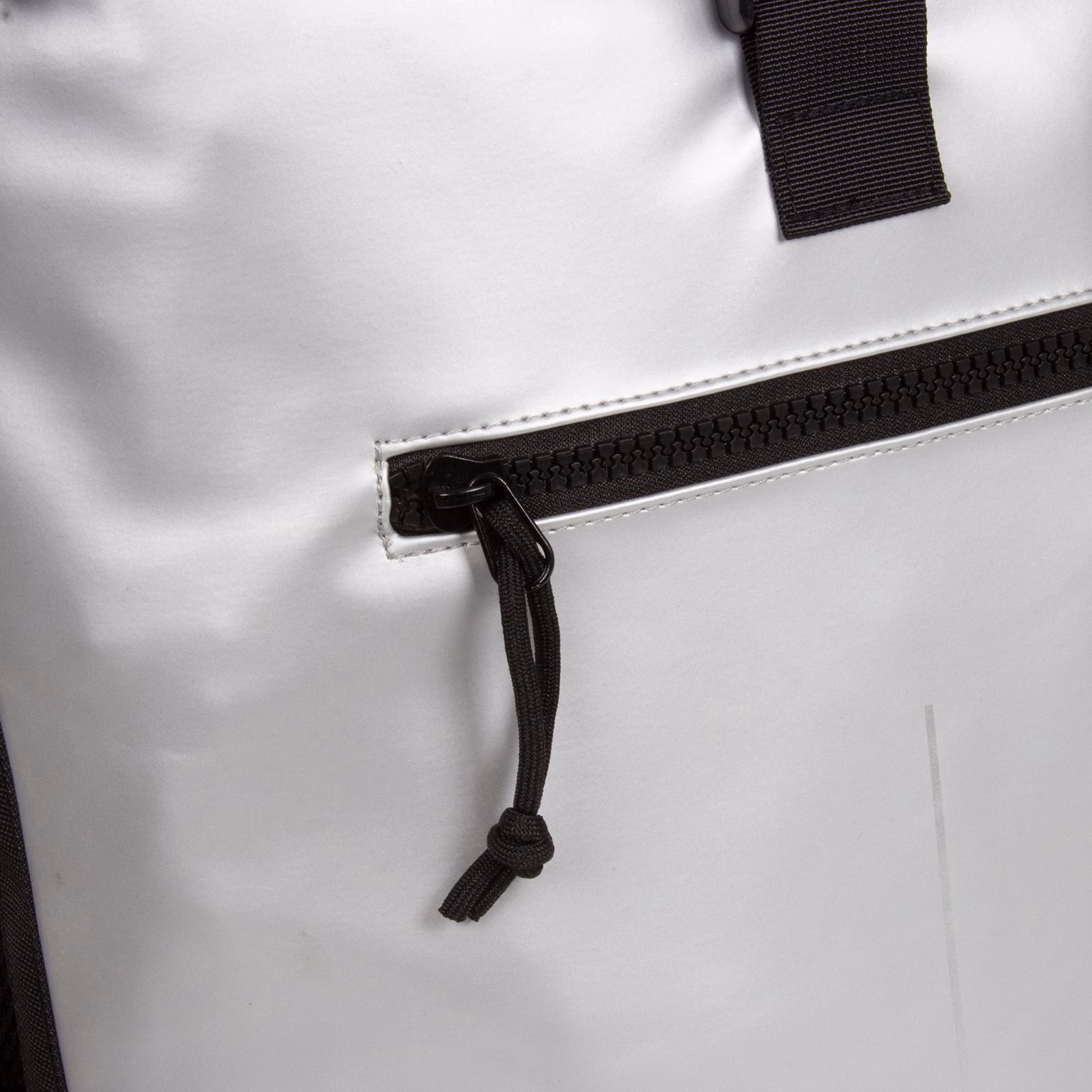AZMNdfVg Mart - New York Rolltop Rucksack silber metallic